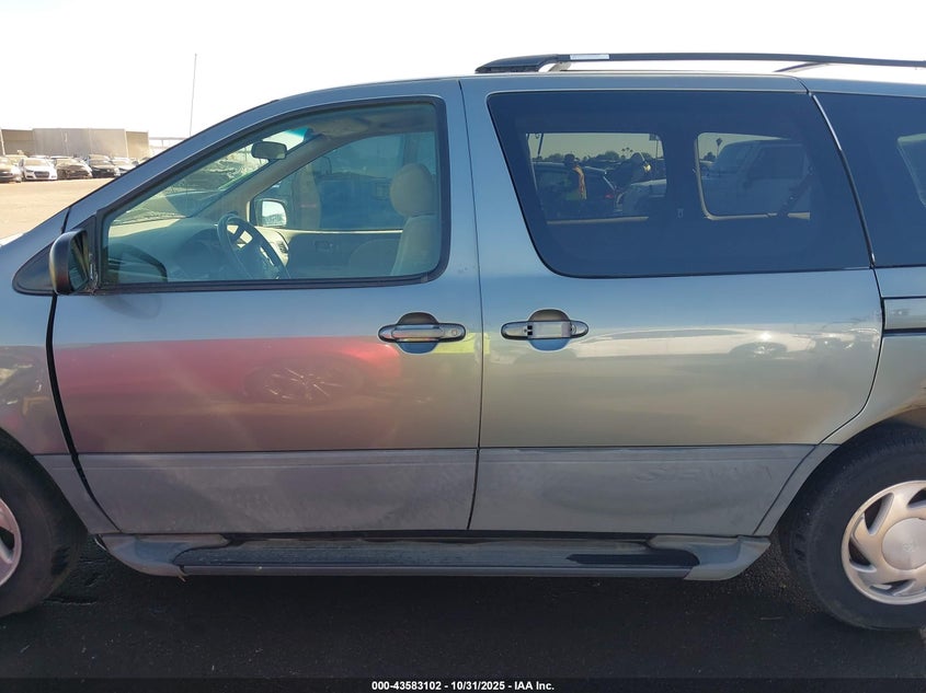 1999 Toyota Sienna Le VIN: 4T3ZF13CXXU114708 Lot: 43583102