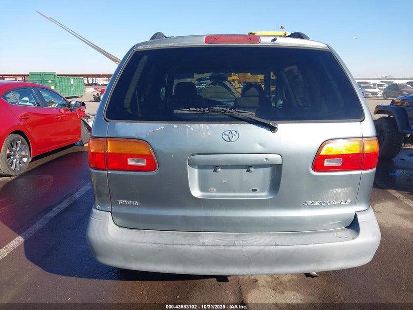1999 Toyota Sienna Le VIN: 4T3ZF13CXXU114708 Lot: 43583102