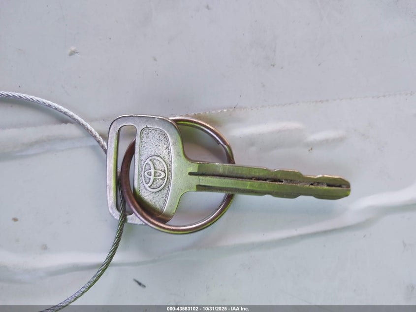 1999 Toyota Sienna Le VIN: 4T3ZF13CXXU114708 Lot: 43583102