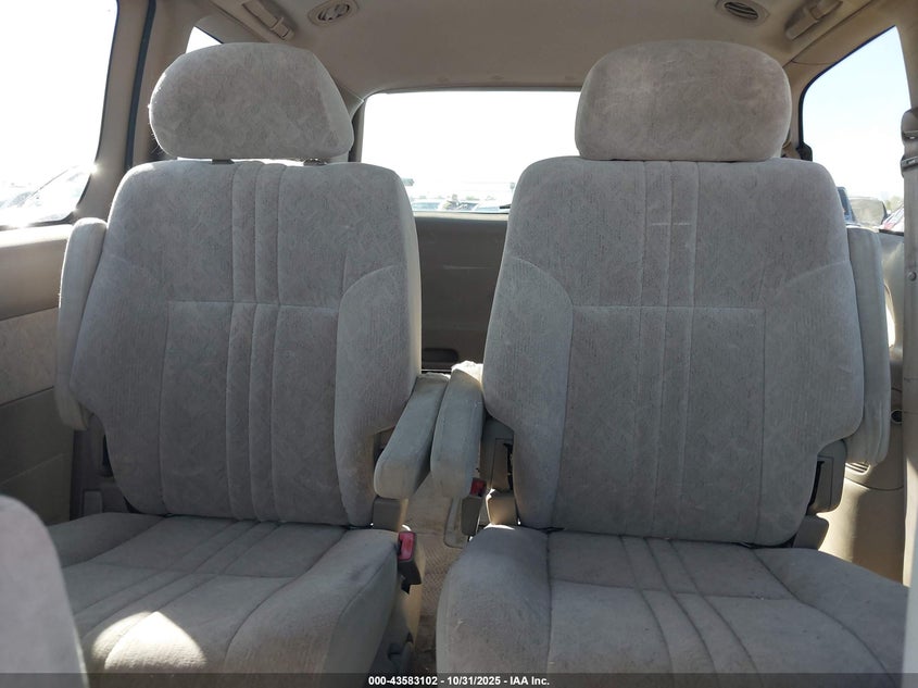 1999 Toyota Sienna Le VIN: 4T3ZF13CXXU114708 Lot: 43583102