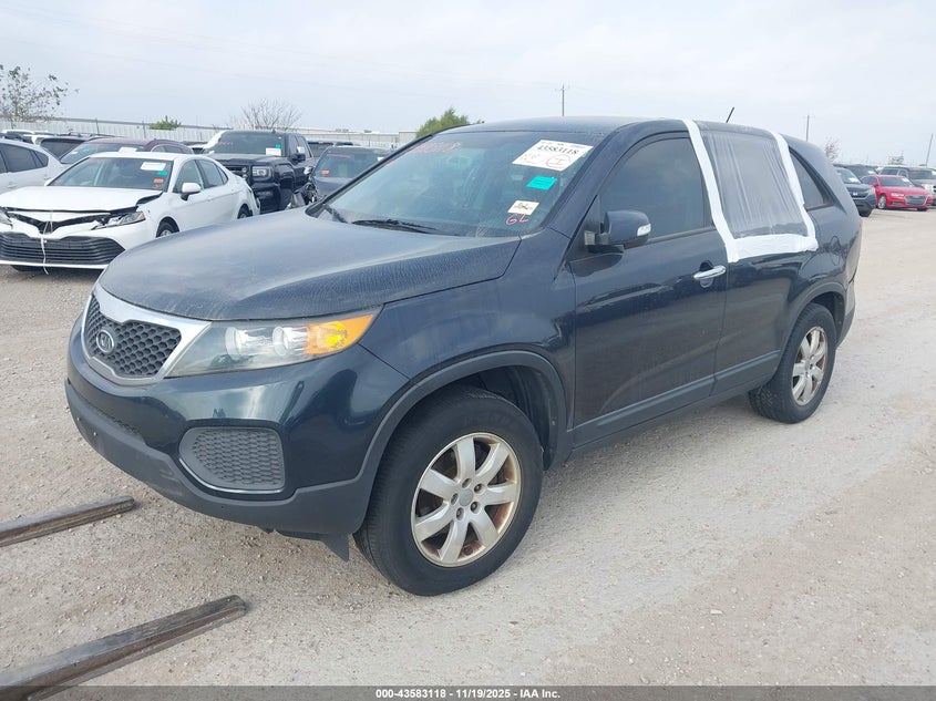 5XYKT3A12CG275408 2012 KIA SORENTO photo no. 2