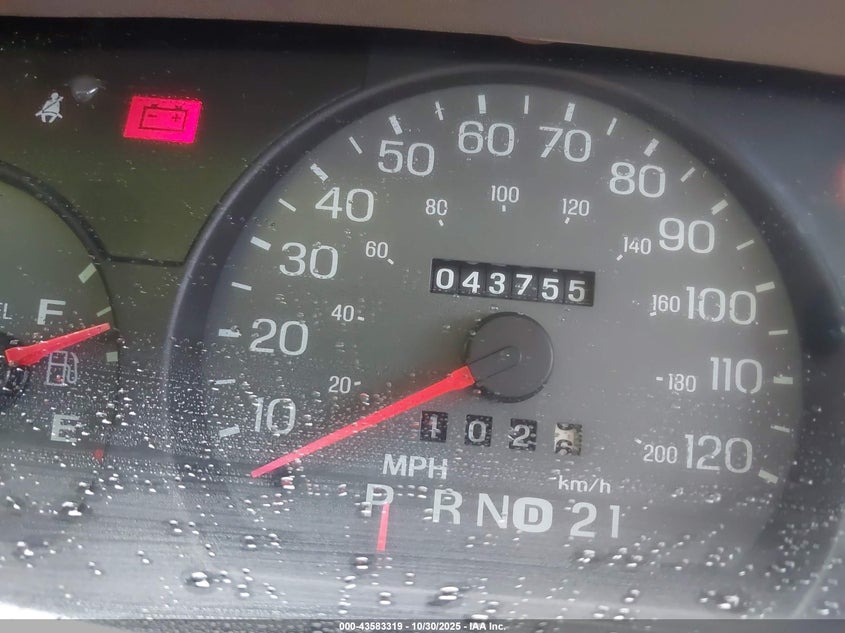 2005 Mercury Grand Marquis Gs VIN: 2MEFM74W85X668853 Lot: 43583319