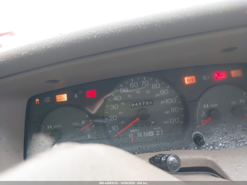 2005 Mercury Grand Marquis Gs VIN: 2MEFM74W85X668853 Lot: 43583319