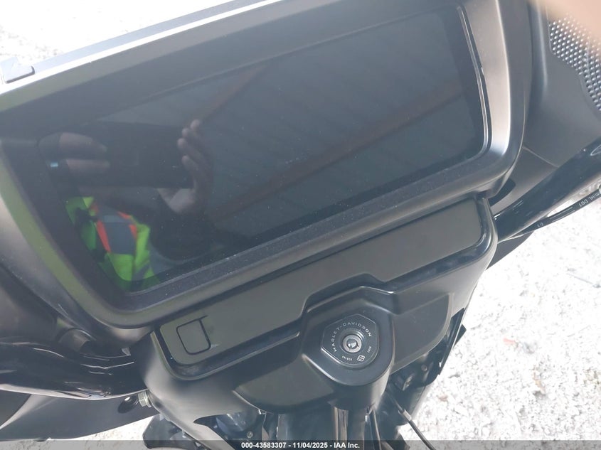 2024 HARLEY-DAVIDSON FLHX - 1HD1KB717RB641705