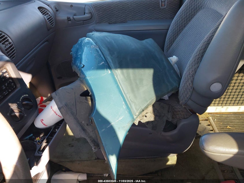 1998 Dodge Grand Caravan Se VIN: 1B4GP44R2WB621258 Lot: 43583545