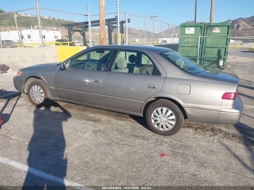 1999 Toyota Camry Le VIN: 4T1BG22K4XU394230 Lot: 43583605