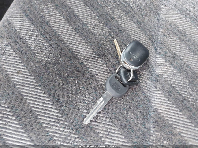 2000 Honda Cr-V Lx VIN: JHLRD2841YC005185 Lot: 43583616