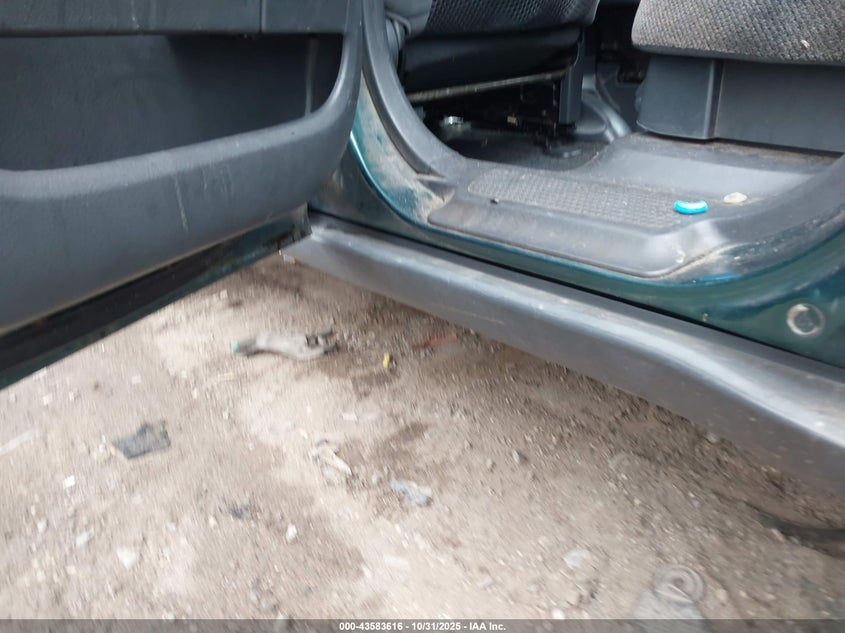 2000 Honda Cr-V Lx VIN: JHLRD2841YC005185 Lot: 43583616