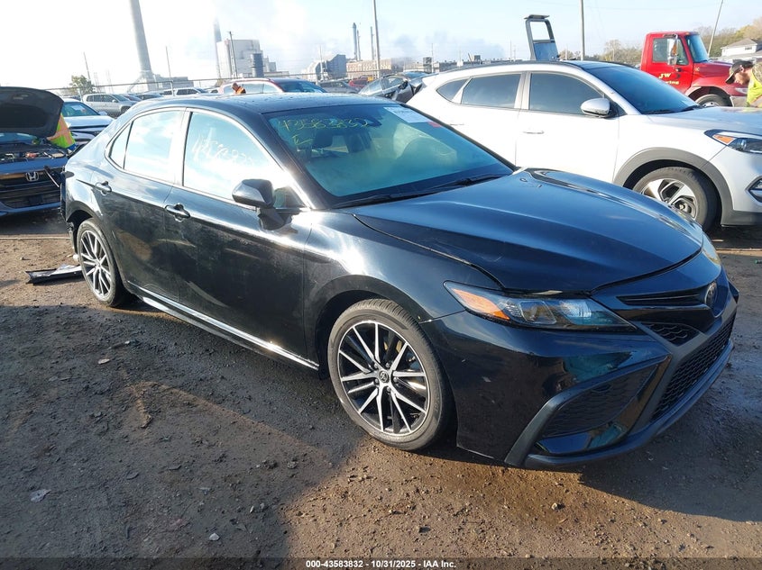 TOYOTA CAMRY SE AWD