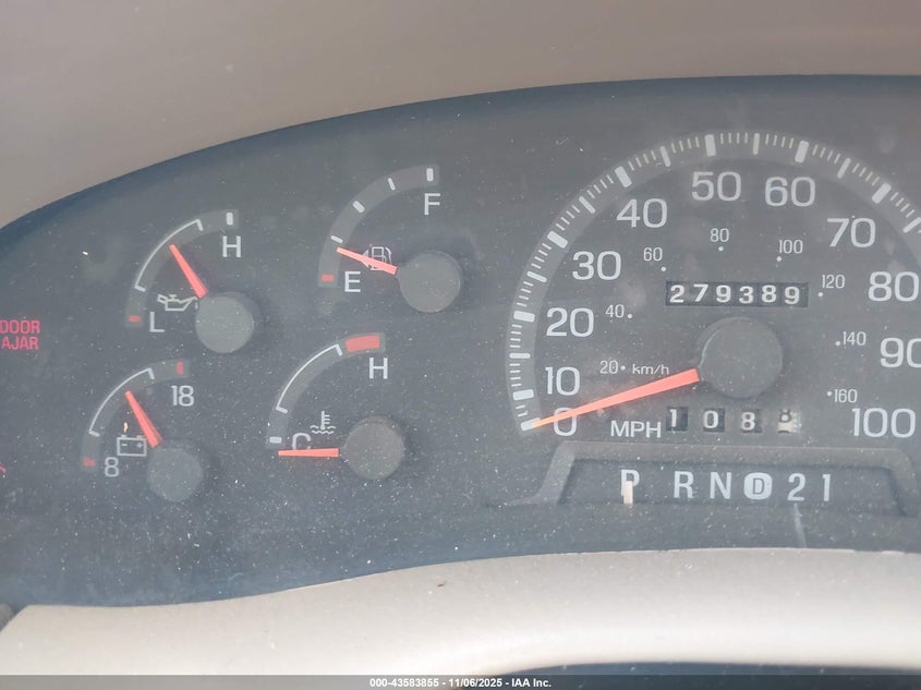 1998 Ford Expedition Eddie Bauer/Xlt VIN: 1FMRU1761WLA26895 Lot: 43583855