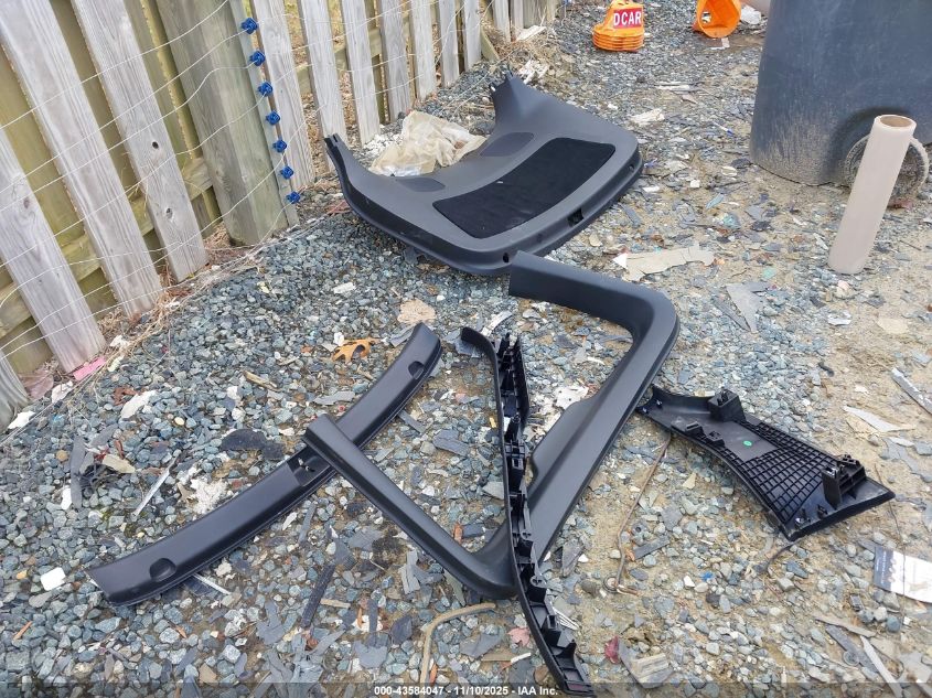 2023 Tesla Model Y Awd/Long Range Dual Motor All-Wheel Drive VIN: 7SAYGDEE2PA192866 Lot: 43584047