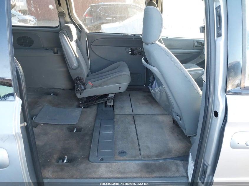 2005 Chrysler Town & Country Lx VIN: 2C4GP44R35R398005 Lot: 43584108