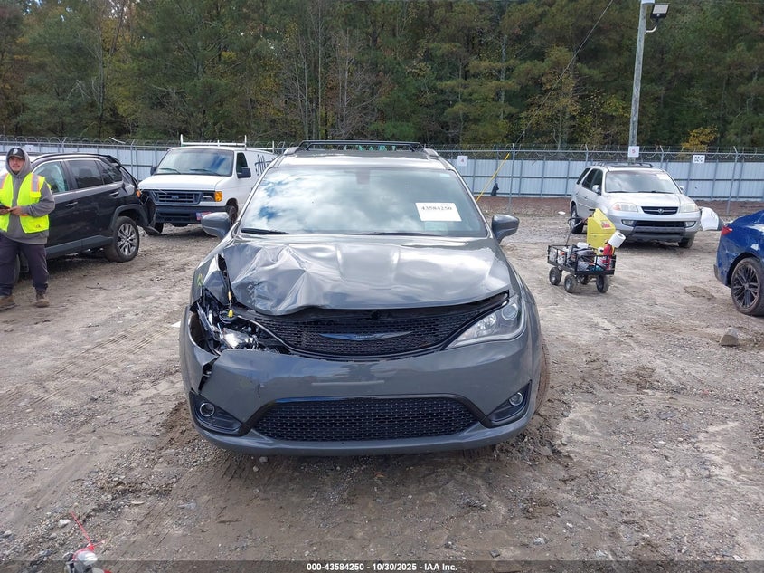 2020 Chrysler Pacifica Touring VIN: 2C4RC1FG0LR251832 Lot: 43584250