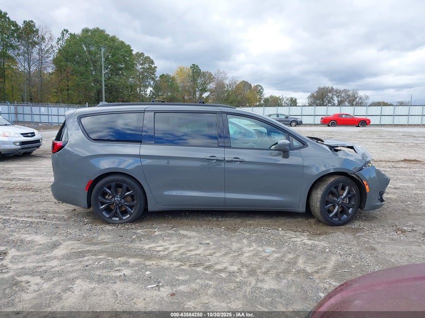 2020 Chrysler Pacifica Touring VIN: 2C4RC1FG0LR251832 Lot: 43584250