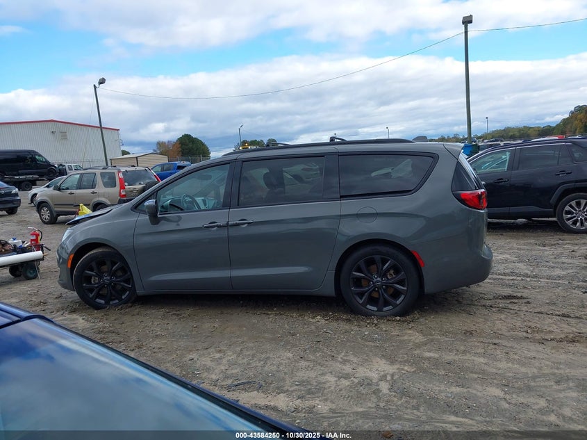 2020 Chrysler Pacifica Touring VIN: 2C4RC1FG0LR251832 Lot: 43584250