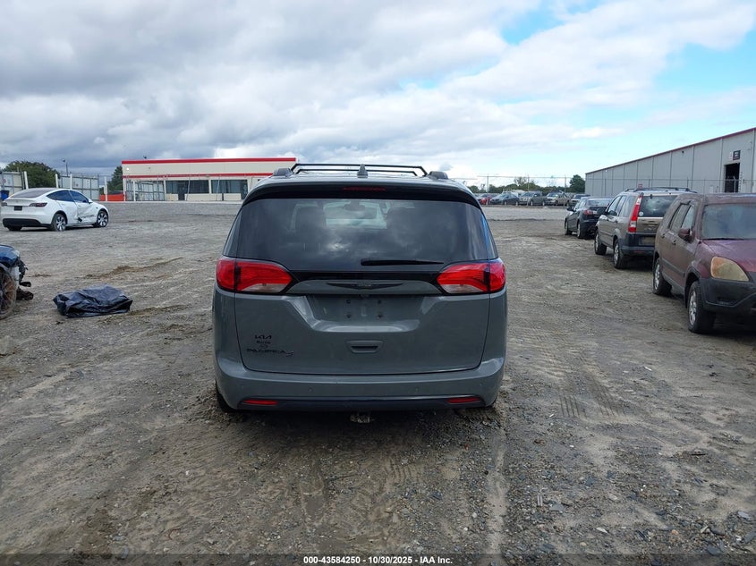 2020 Chrysler Pacifica Touring VIN: 2C4RC1FG0LR251832 Lot: 43584250