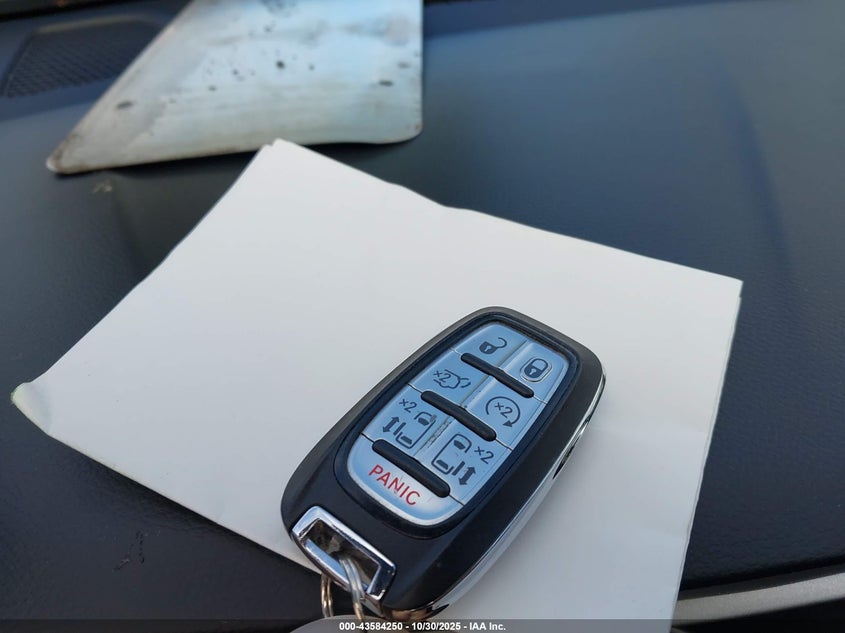 2020 Chrysler Pacifica Touring VIN: 2C4RC1FG0LR251832 Lot: 43584250