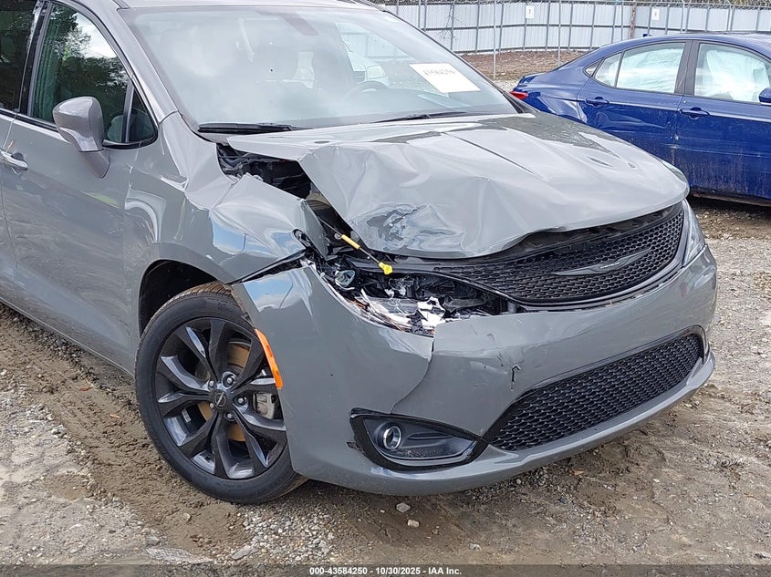 2020 Chrysler Pacifica Touring VIN: 2C4RC1FG0LR251832 Lot: 43584250