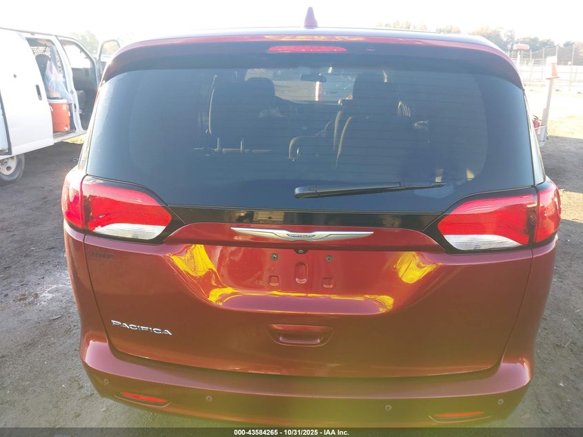 2018 Chrysler Pacifica Lx VIN: 2C4RC1CG3JR106267 Lot: 43584265