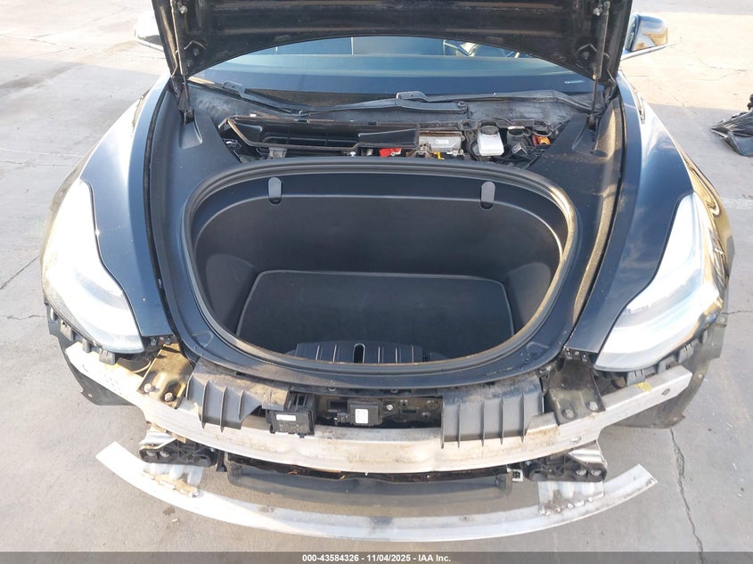 2018 Tesla Model 3 Long Range/Mid Range VIN: 5YJ3E1EA5JF028014 Lot: 43584326