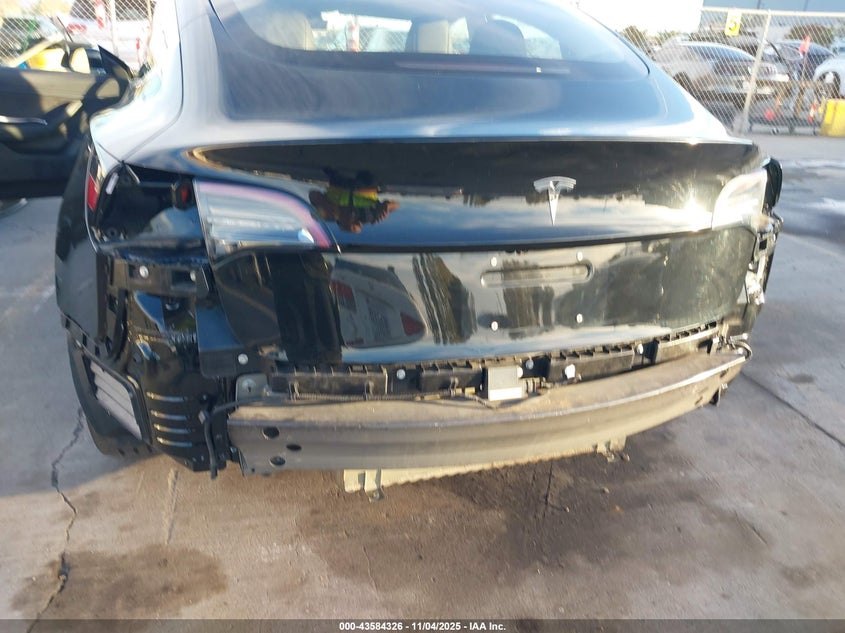 2018 Tesla Model 3 Long Range/Mid Range VIN: 5YJ3E1EA5JF028014 Lot: 43584326