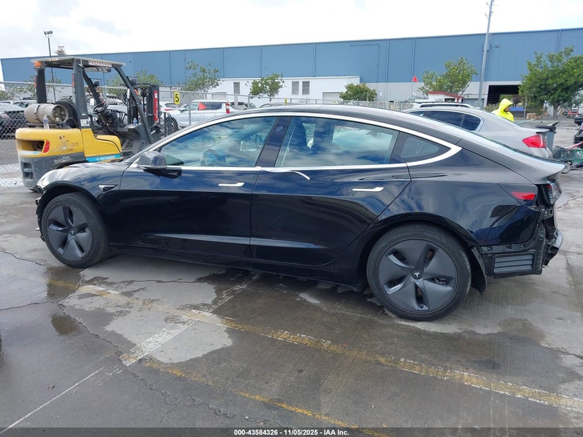 2018 Tesla Model 3 Long Range/Mid Range VIN: 5YJ3E1EA5JF028014 Lot: 43584326