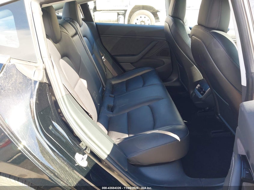 2018 Tesla Model 3 Long Range/Mid Range VIN: 5YJ3E1EA5JF028014 Lot: 43584326