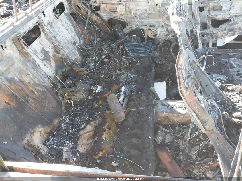 2001 Mercedes-Benz E 320 VIN: WDBJF65J81X049123 Lot: 43584396