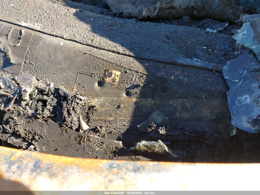 2001 Mercedes-Benz E 320 VIN: WDBJF65J81X049123 Lot: 43584396