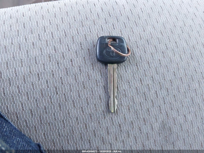 2004 Toyota Camry Le VIN: 4T1BE32K84U931995 Lot: 43584573