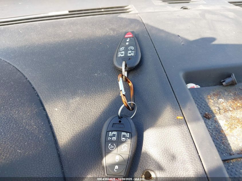 2010 Volkswagen Routan Se VIN: 2V4RW3D11AR323285 Lot: 43584629