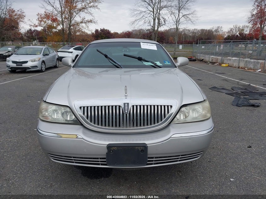 2006 Lincoln Town Car Signature VIN: 1LNHM81W06Y627540 Lot: 43584683