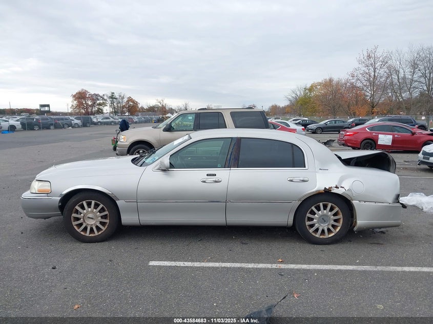 2006 Lincoln Town Car Signature VIN: 1LNHM81W06Y627540 Lot: 43584683