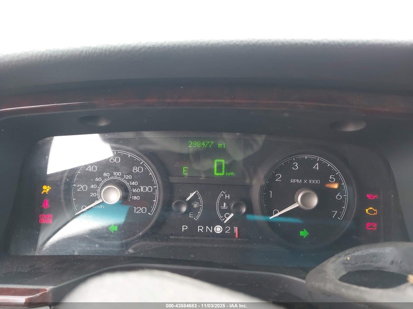 2006 Lincoln Town Car Signature VIN: 1LNHM81W06Y627540 Lot: 43584683