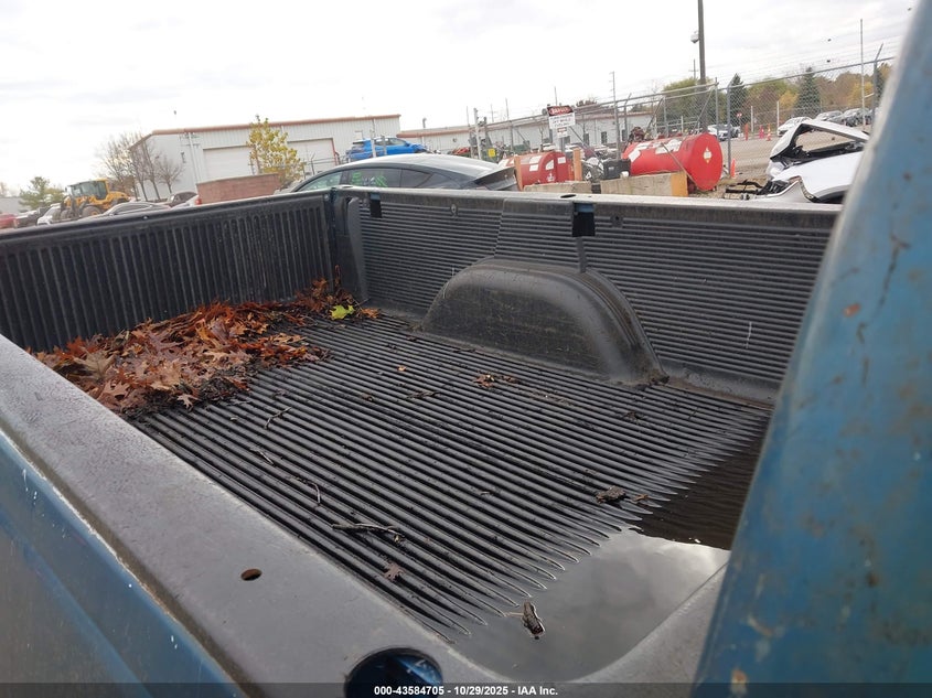 1992 Chevrolet Gmt-400 K2500 VIN: 1GCGK24K3NE214779 Lot: 43584705