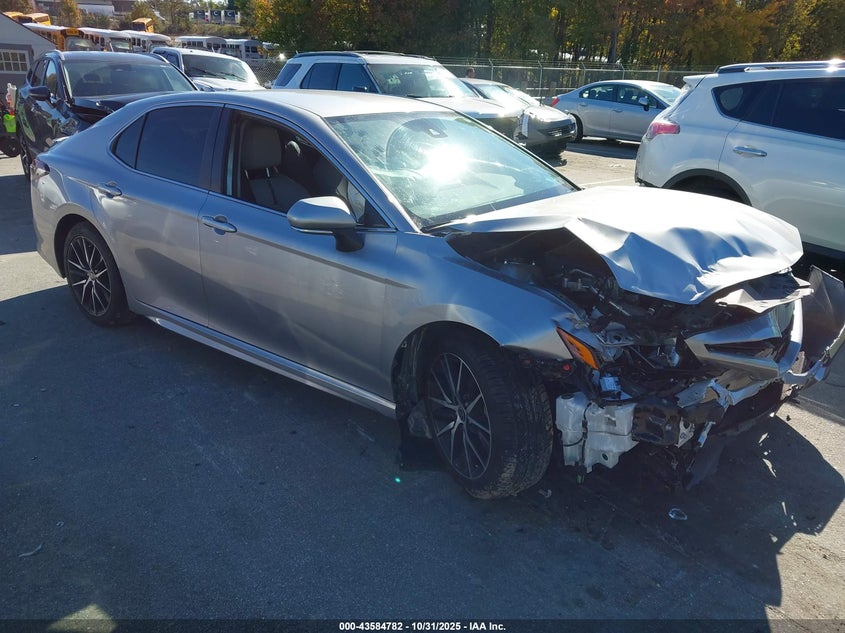 TOYOTA CAMRY HYBRID SE HYBRID