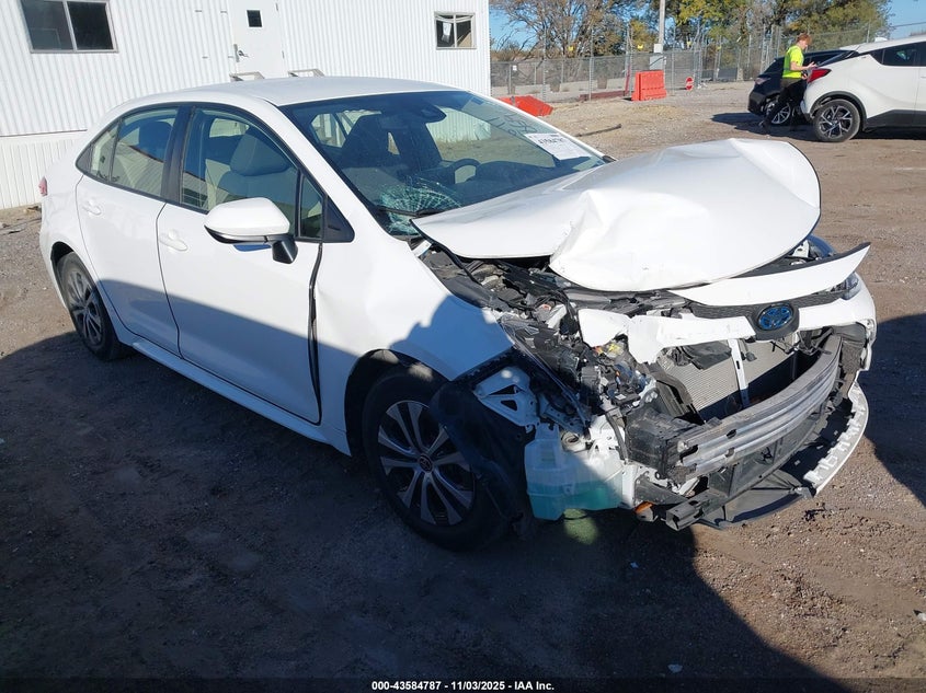 2022 TOYOTA COROLLA HYBRID LE - JTDEAMDE9N3005400