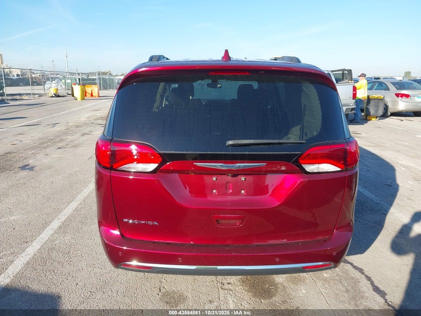 2017 Chrysler Pacifica Touring-L VIN: 2C4RC1BG8HR534380 Lot: 43584861