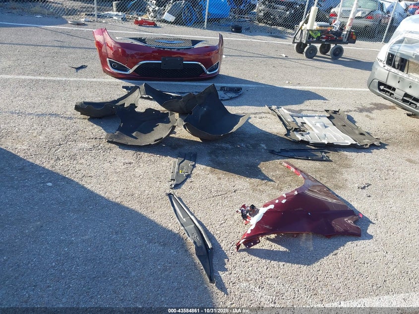 2017 Chrysler Pacifica Touring-L VIN: 2C4RC1BG8HR534380 Lot: 43584861