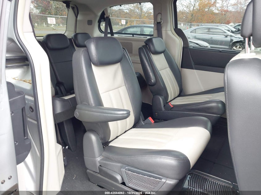 2010 Chrysler Town & Country Touring Plus VIN: 2A4RR8DX3AR321499 Lot: 43584863