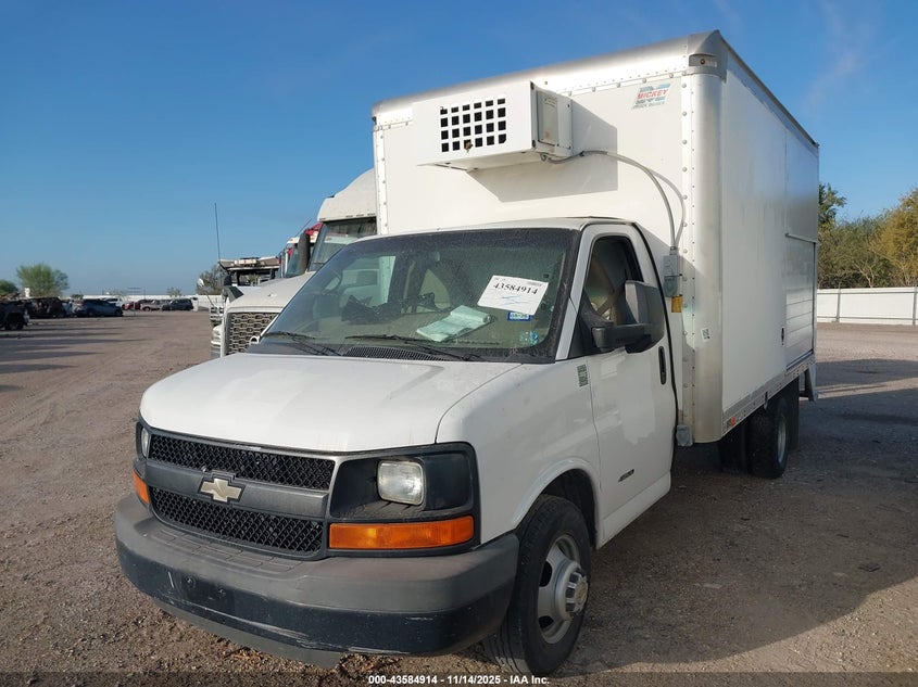1GB6G5CGXF1169476 2015 CHEVROLET EXPRESS photo no. 2
