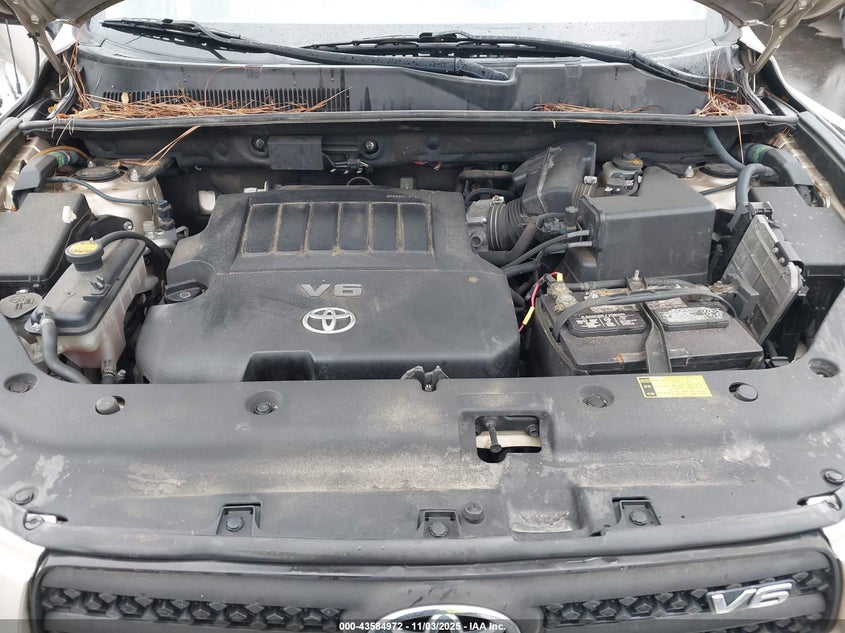 2007 Toyota Rav4 Base V6 VIN: JTMZK33V076007175 Lot: 43584972