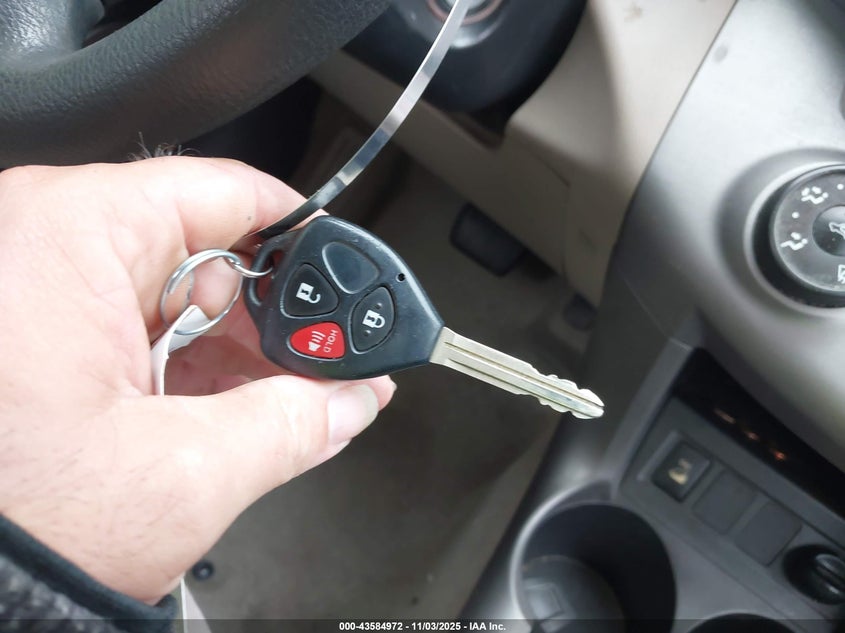 2007 Toyota Rav4 Base V6 VIN: JTMZK33V076007175 Lot: 43584972