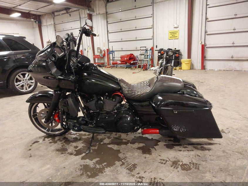 2015 Harley-Davidson Fltrxs Road Glide Special VIN: 1HD1KTM1XFB686014 Lot: 43585011