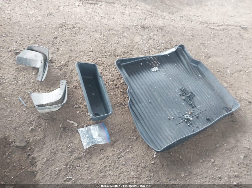 2004 Acura Rl 3.5 VIN: JH4KA96684C001129 Lot: 43585067