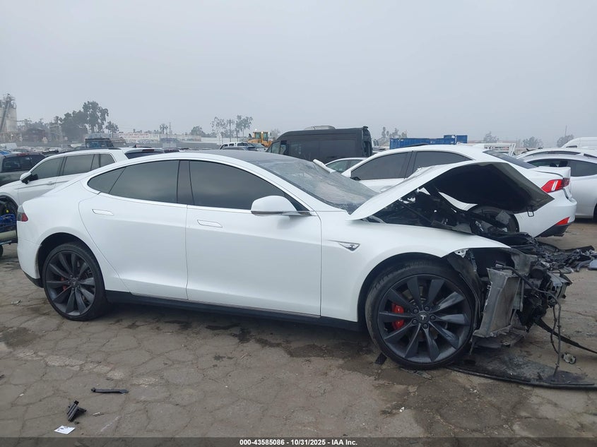 2013 Tesla Model S VIN: 5YJSA1CN8DFP06272 Lot: 43585086