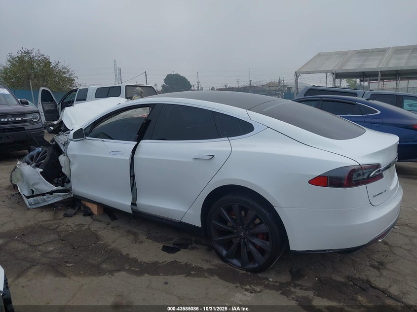 2013 Tesla Model S VIN: 5YJSA1CN8DFP06272 Lot: 43585086