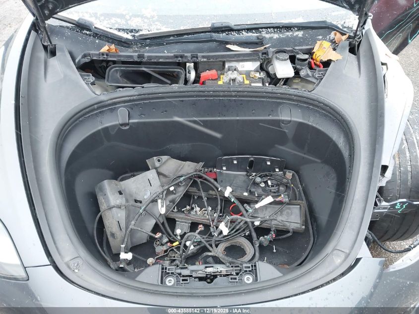 2018 Tesla Model 3 Long Range/Performance VIN: 5YJ3E1EB9JF105735 Lot: 43585142