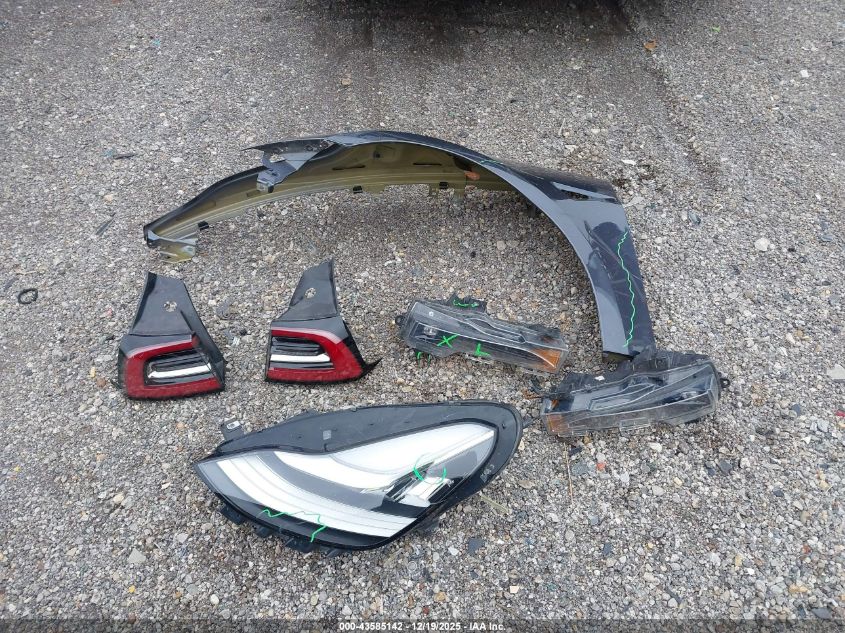 2018 Tesla Model 3 Long Range/Performance VIN: 5YJ3E1EB9JF105735 Lot: 43585142