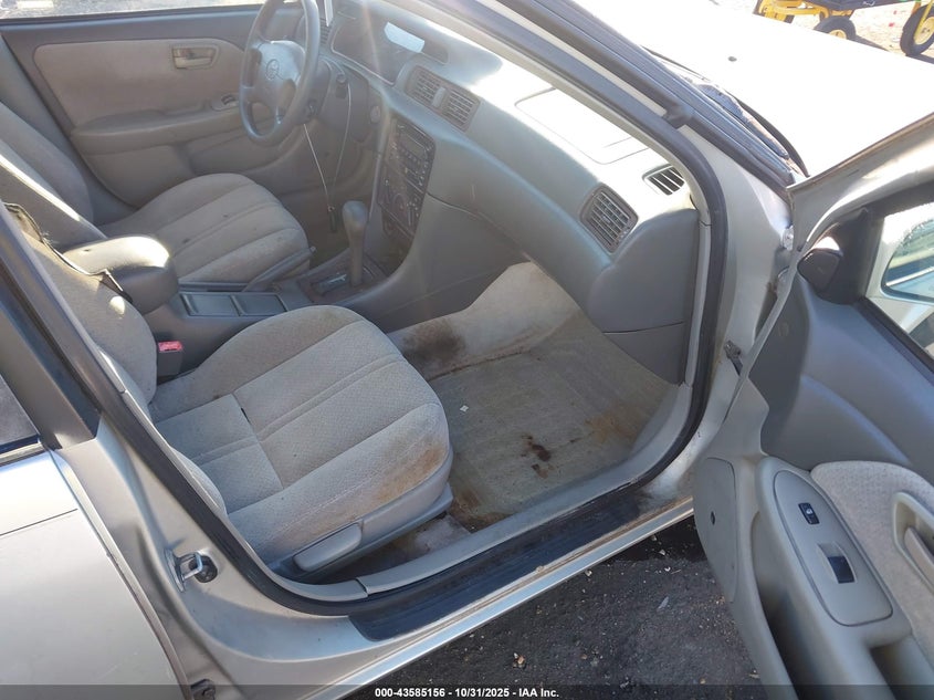 4T1BF22K81U116182 2001 TOYOTA CAMRY photo no. 5